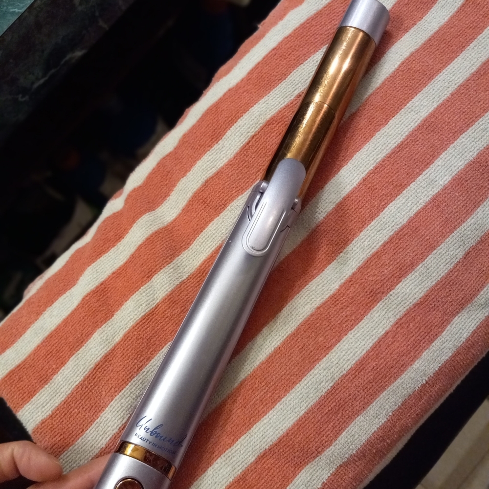Unbound hair curling iron